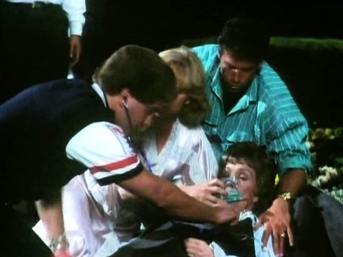 Escena del episodio 5 de la temporada 5 de la serie Falcon Crest
