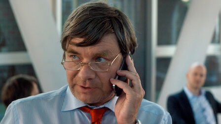 Escena del episodio 7 de la temporada 1 de Old Money