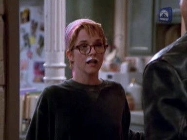 Escena del episodio 5 de la temporada 3 de Caroline in the City