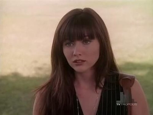 Escena del episodio 8 de la temporada 3 de la serie Beverly Hills, 90210