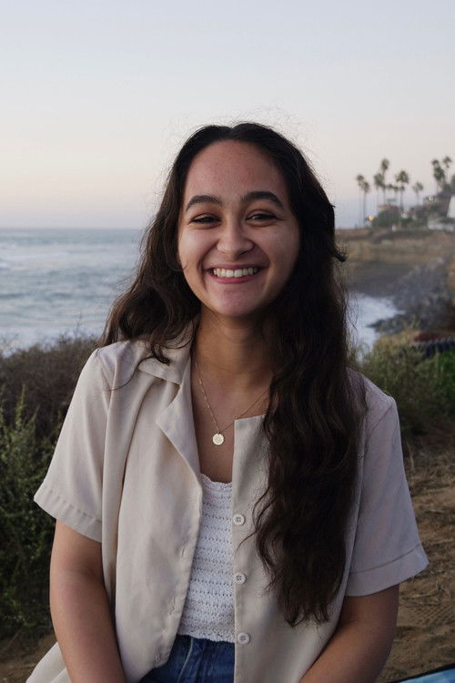 Hannah Notsch interpretando a Rosa