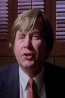 Kenneth A. Olsen interpretando a Harold