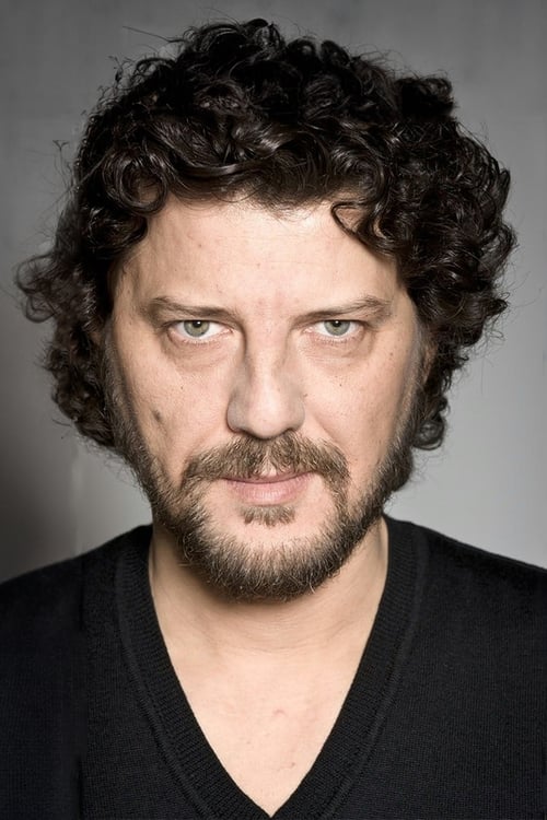 Kép: İlker Aksum színész profilképe