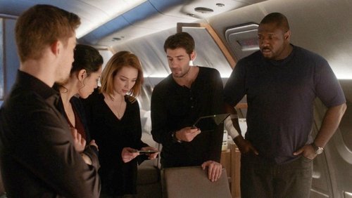 Escena del episodio 7 de la temporada 3 de la serie Zoo