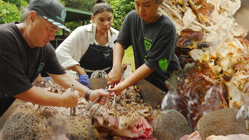 Cooking a 400-Pound Pig in an Underground Oven