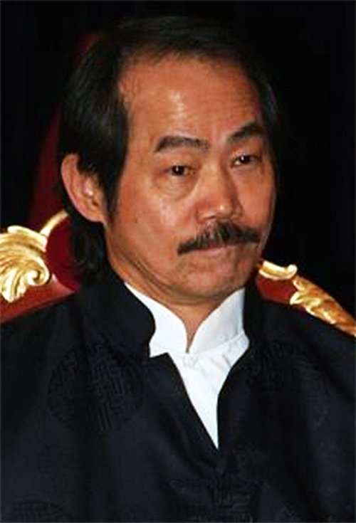 Yuen Wah isLandlord