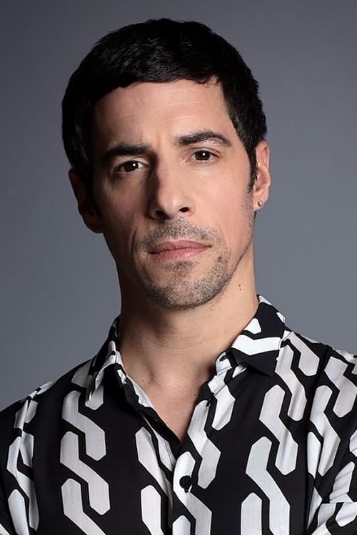 Kép: Esteban Lamothe színész profilképe