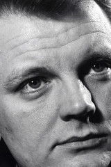 Jørgen Roos interpretando a Interview Subject