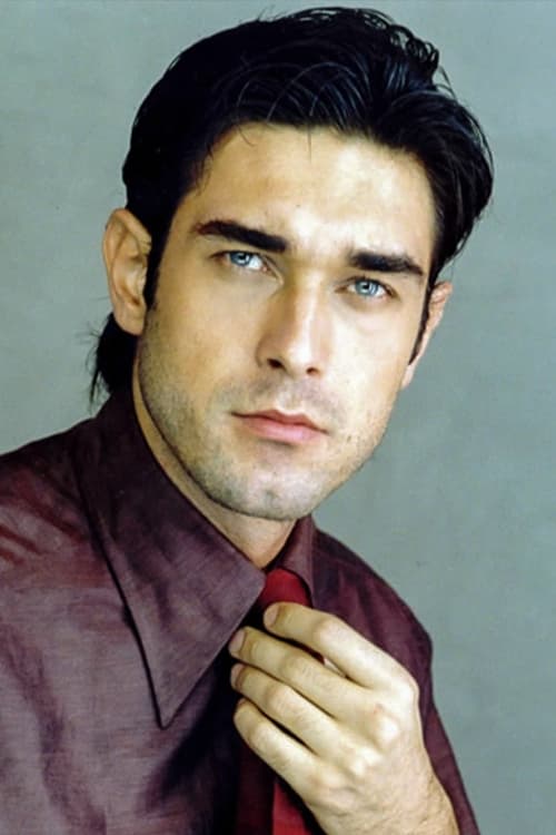 Kép: Burak Hakkı színész profilképe