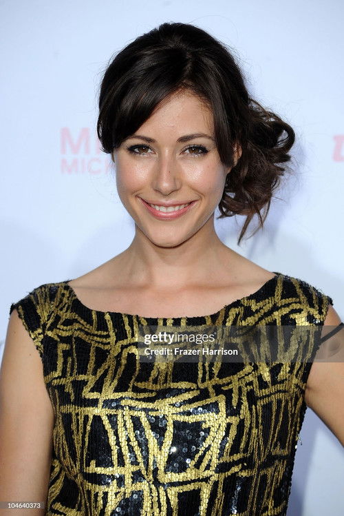 Kép: Amanda Crew színész profilképe