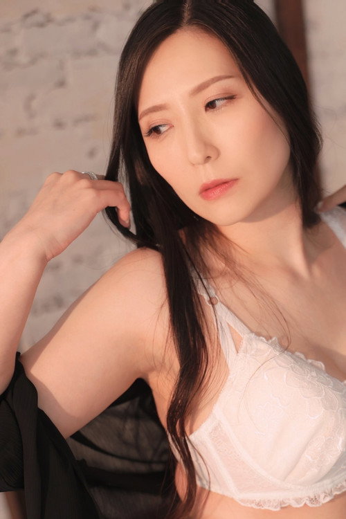 Yuna Shiina Photo