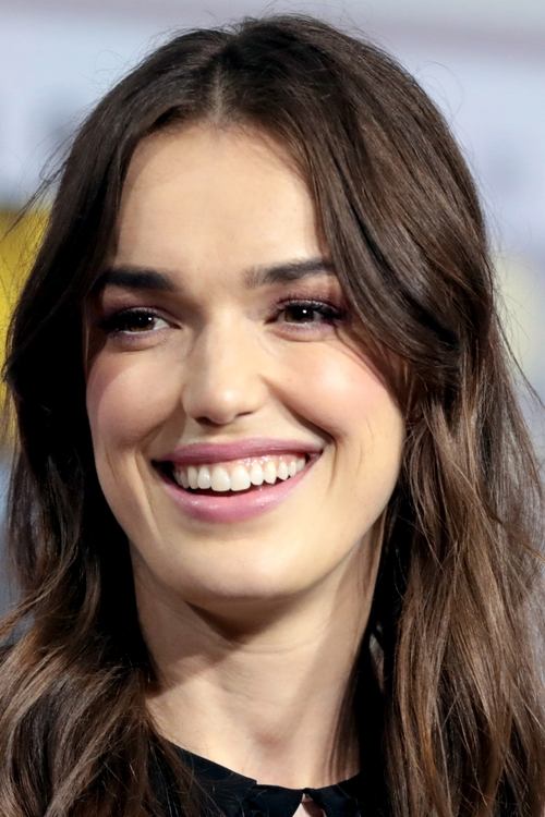 Kép: Elizabeth Henstridge színész profilképe