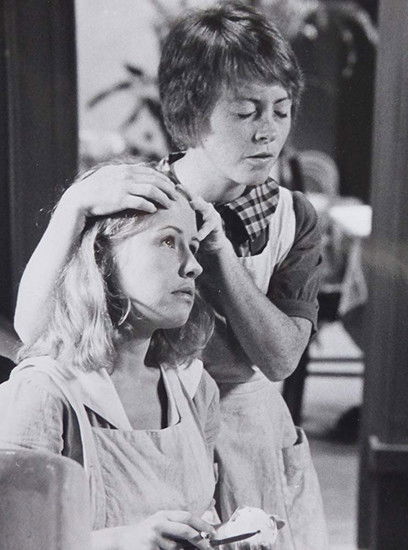 Escena 1 de Ride On Stranger