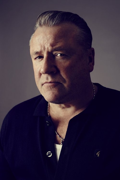 Ray Winstone isPapa Bear (voice)