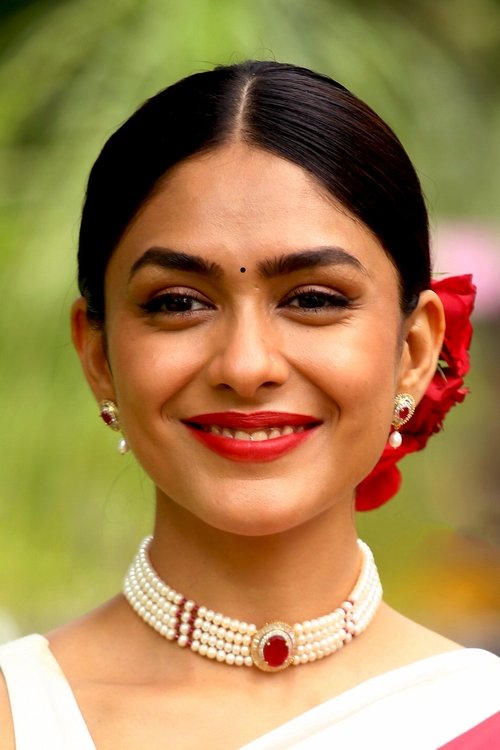 Profile Picture Mrunal Thakur