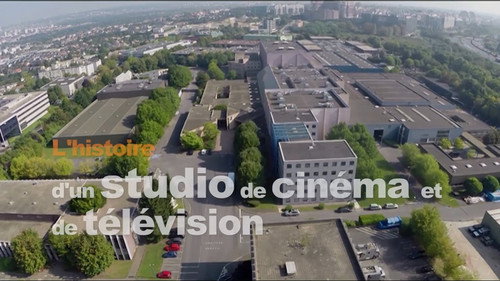 Main basse sur les studios de Bry Backdrop Blur