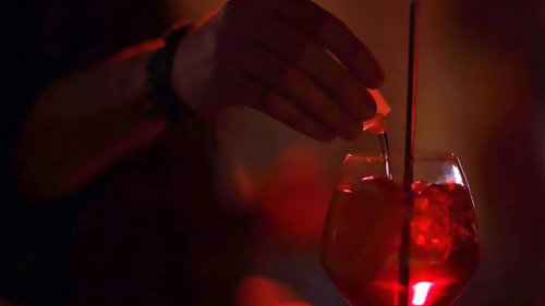 Un viol au fond du verre Backdrop Blur