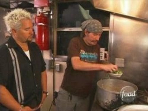 Escena del episodio 3 de la temporada 5 de la serie Diners, Drive-Ins and Dives