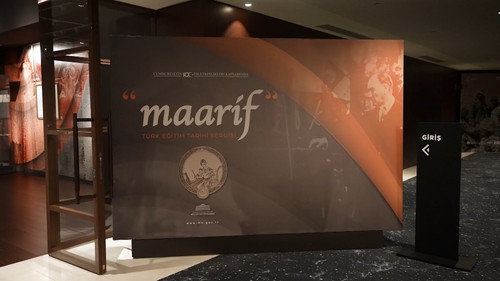Maarif Türk Eğitim Tarihi Backdrop Blur