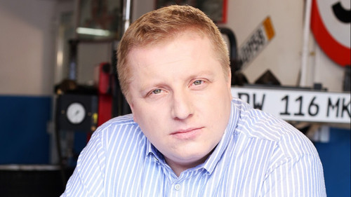Emil, pogromca mandatów - Season 1 Backdrop Blur