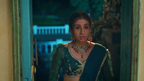Aarti Arrives at Sangam's House