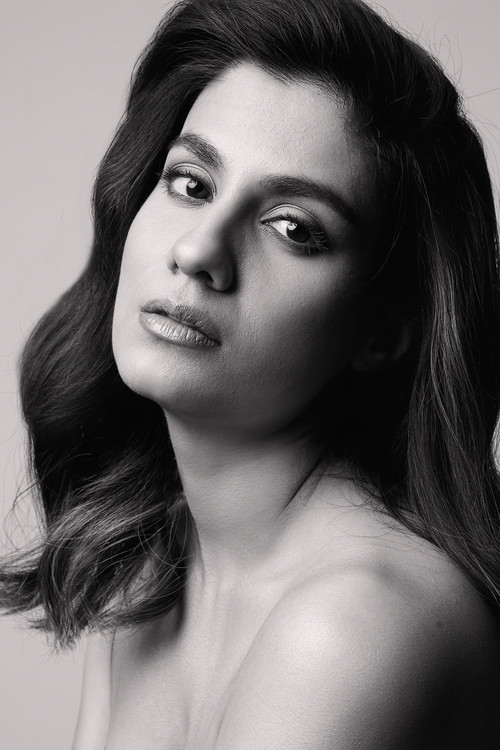 Shreya Dhanwanthary photo 1