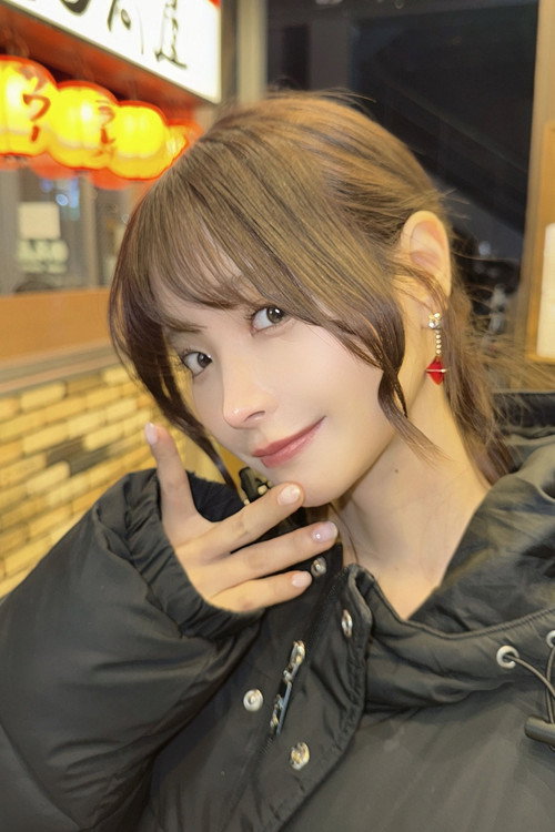 Kana Momonogi