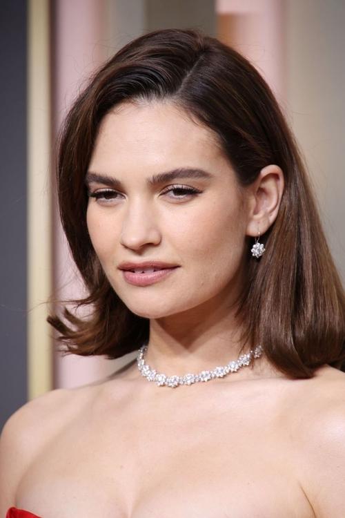 Kép: Lily James színész profilképe