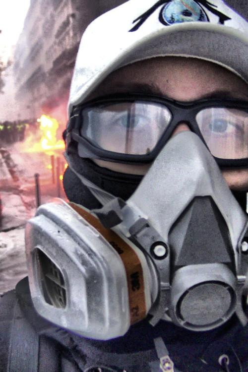 DANS LA GUERRE DES GILETS AUX CHAMPS ÉLYSÉES