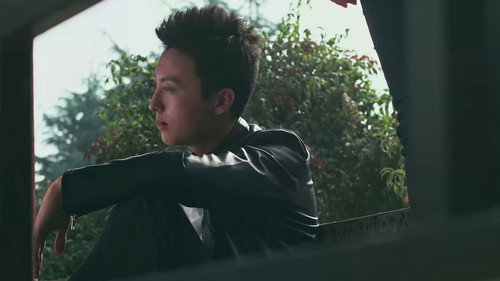 无敌神男 Backdrop Blur