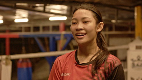 Thaïlande, toutes sur le ring ! Backdrop Blur