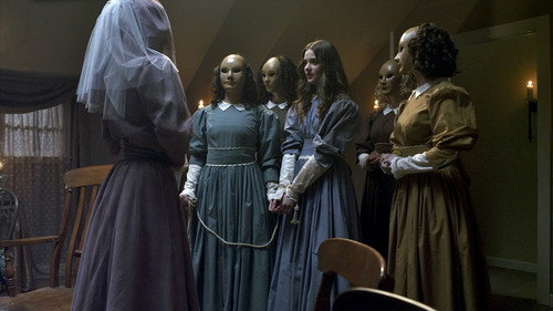 The Haunting Hour: La Serie — Fondos 14