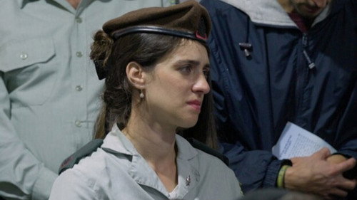 קצינת נפגעים, גולני Backdrop Blur