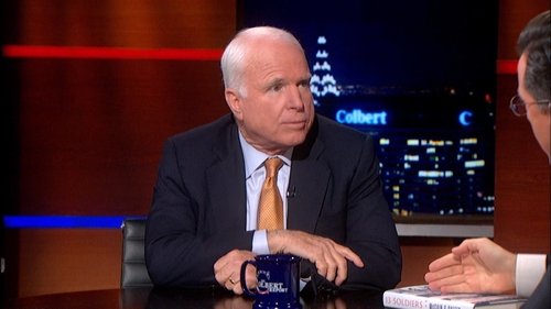 Escena del episodio 29 de la temporada 11 de la serie The Colbert Report