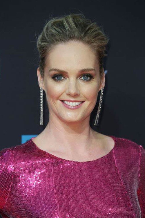 Amanda Davies photo 2