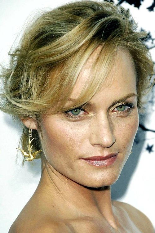 Kép: Amber Valletta színész profilképe