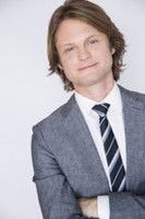 Jefferson Dutton interpretando a Parker Von Hino / Ant-Man