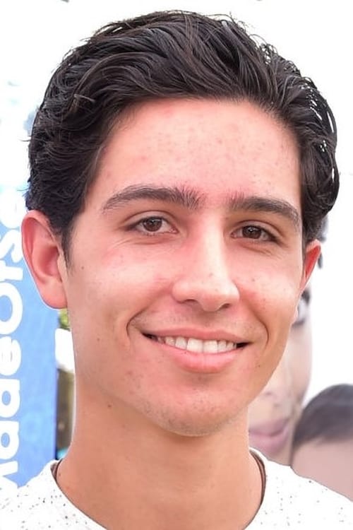 Kép: Lorenzo James Henrie színész profilképe