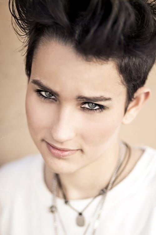 Kép: Bex Taylor-Klaus színész profilképe