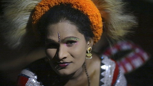 Guru, A Hijra Family