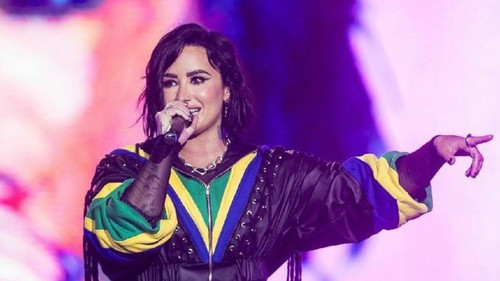 Demi Lovato no The Town 2023 Backdrop Blur