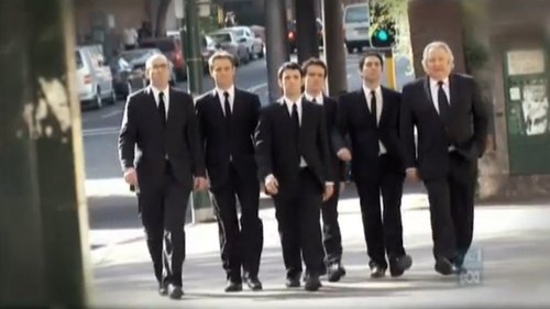 Escena del episodio 1 de la temporada 3 de la serie The Chaser's War on Everything
