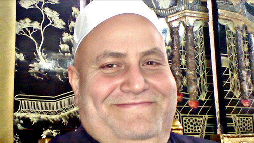قرآن عادل المنسي Backdrop Blur