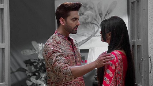Kaveri encourages Abhira