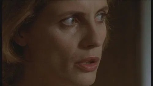 I tatuaggi del diavolo / Una donna in fuga Still
