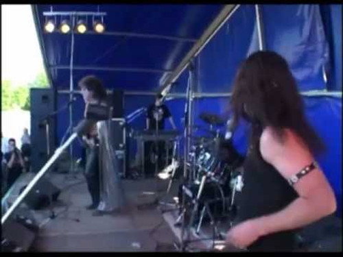 Slager Korrel op deathmetalfestival - Daar Vliegende Panters I