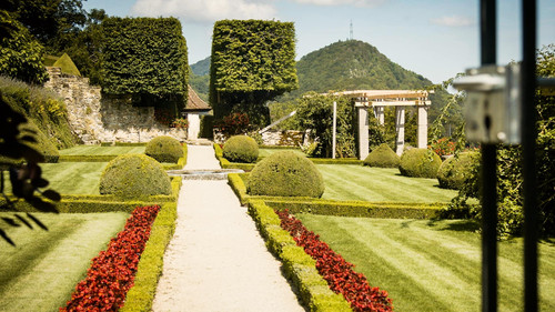 The château garden