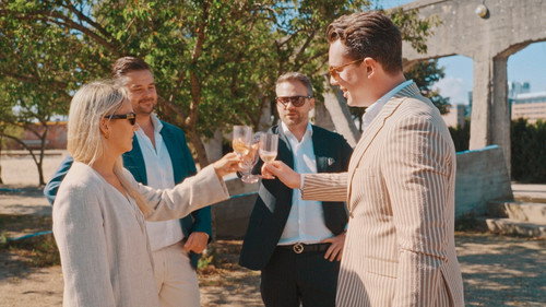 Jaquette Luksusmæglerne på Havnefronten