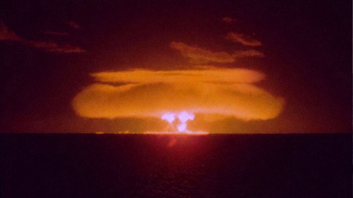 Atolls à l'Heure Nucléaire Backdrop Blur