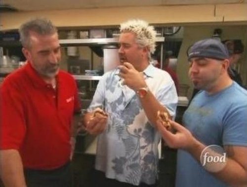 Escena del episodio 13 de la temporada 3 de la serie Diners, Drive-Ins and Dives